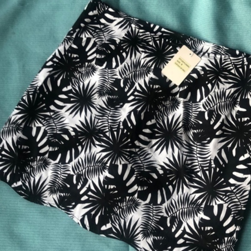 NWT Studio West skirt  black white skort size small